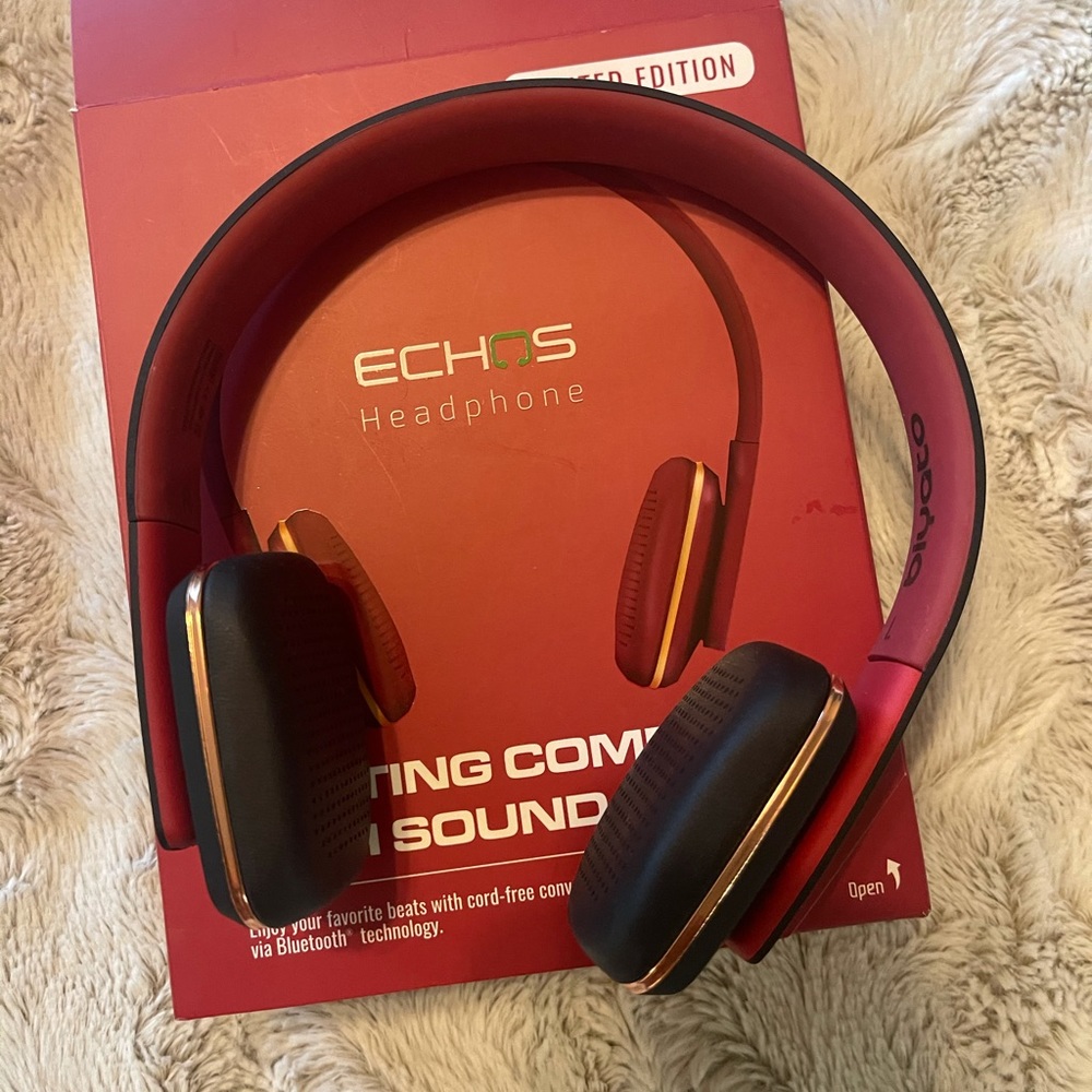 Limited Edition Echo 5 wireless headphones